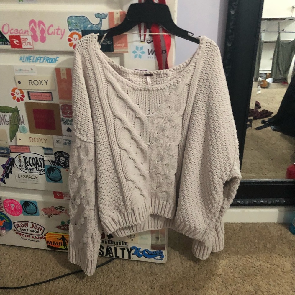 TRENDY FREE PEOPLE SWEATER GOOD FOR ALL SEASONS